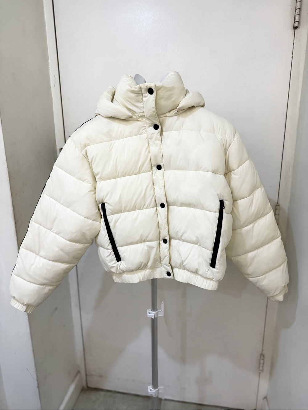 ALO Yoga White Puffer Jacket with Black Label